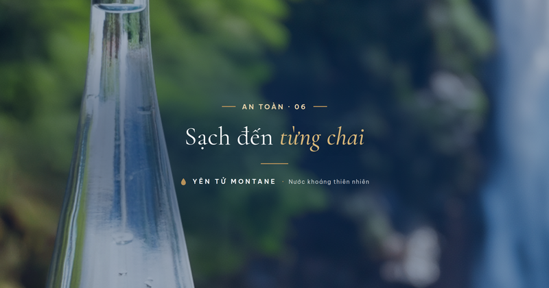 Chai thủy tinh Yên Tử Montane sạch trong bên dòng nước tự nhiên