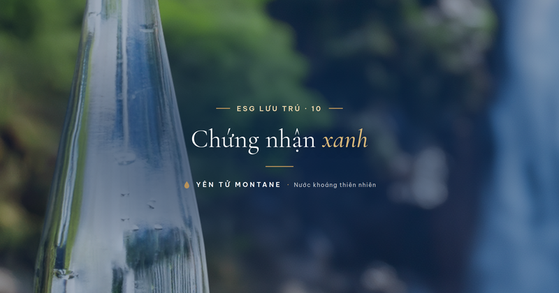 Chai thủy tinh Yên Tử Montane bên thác nước, biểu trưng chứng nhận xanh khách sạn