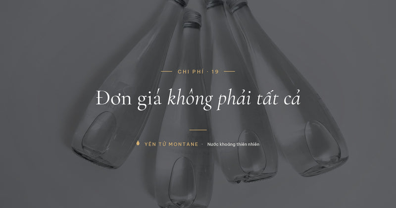 Các chai thủy tinh tái chiết Yên Tử Montane xếp thành hàng trên nền xám