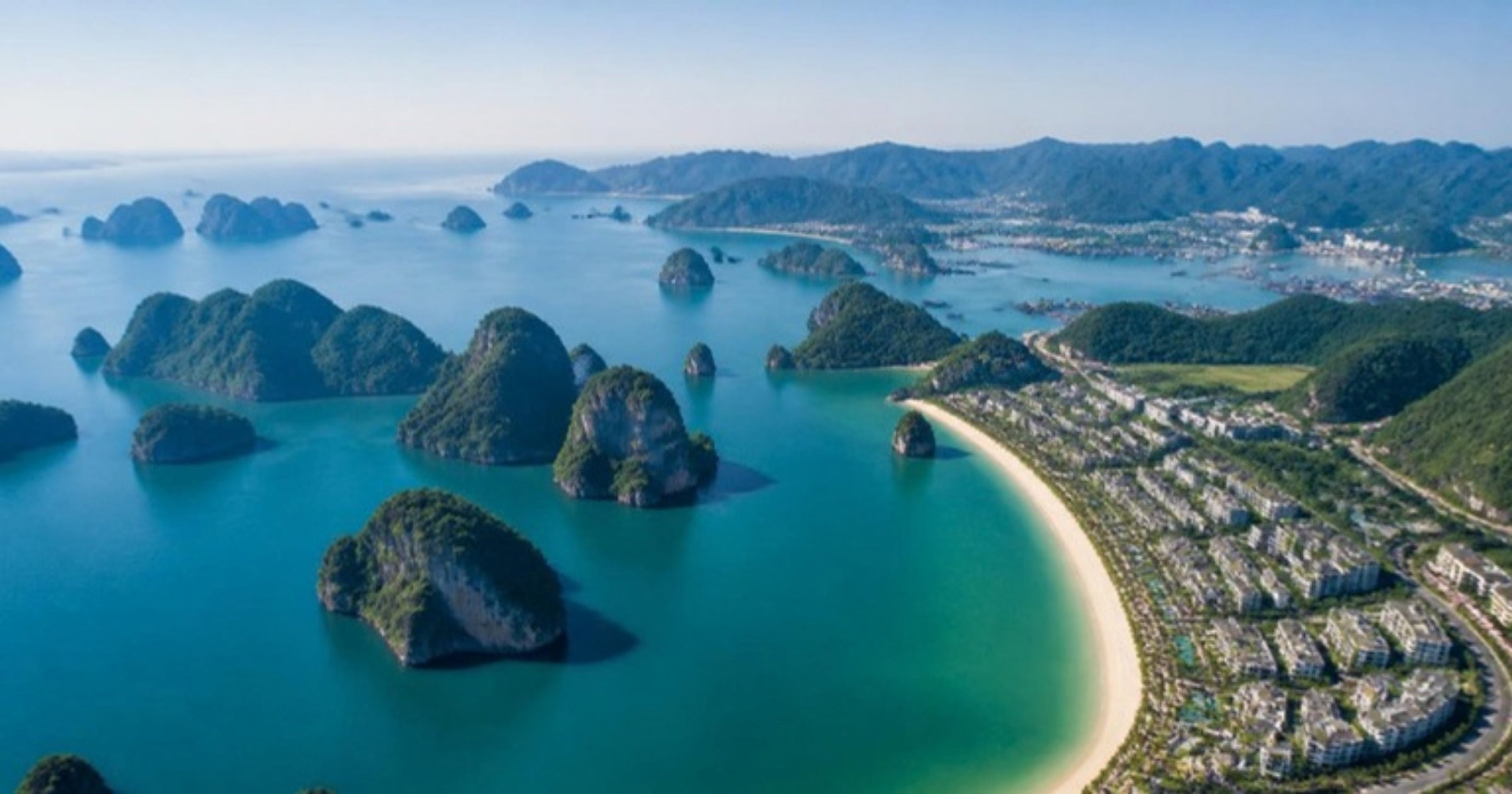 Vịnh biển du lịch Việt Nam nhìn từ trên cao, nơi siết nhựa dùng một lần